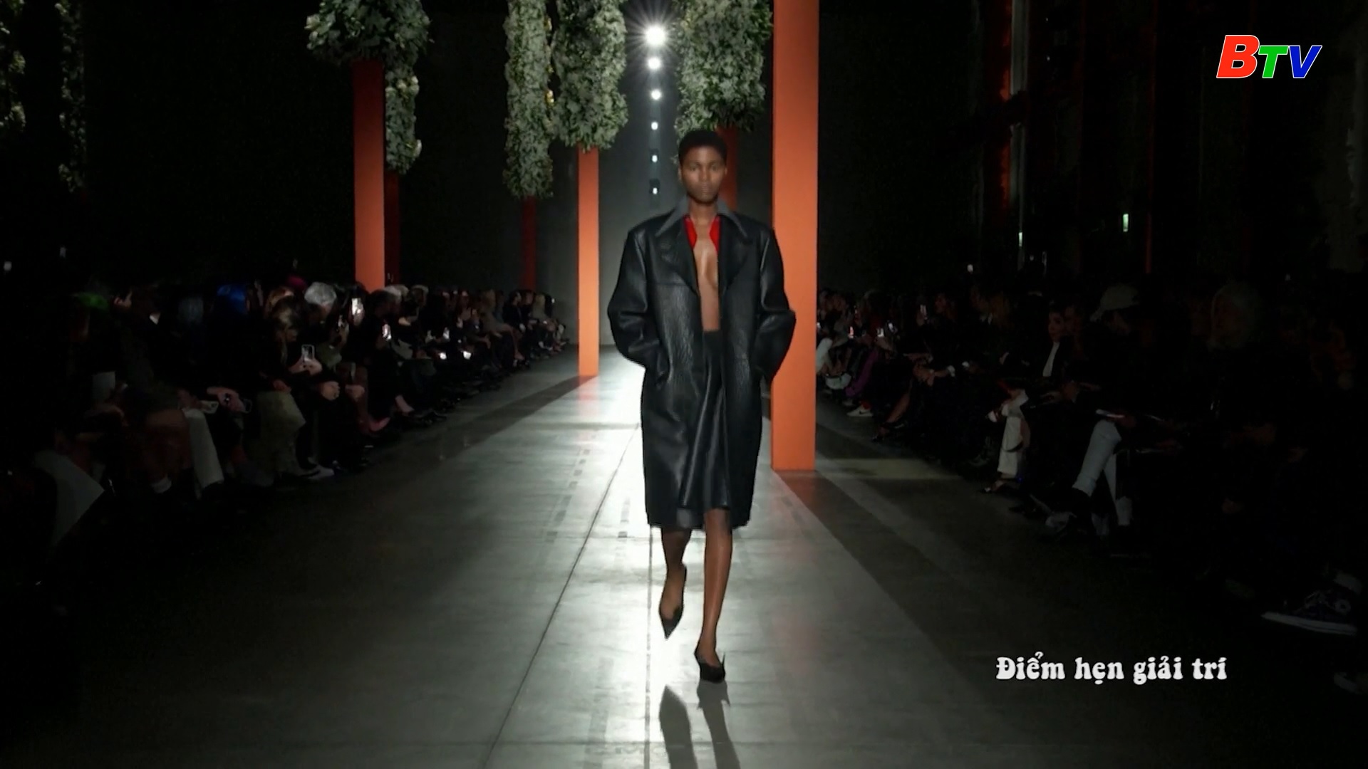 Prada ra mắt bộ sưu tập tại Milan Fashion Week